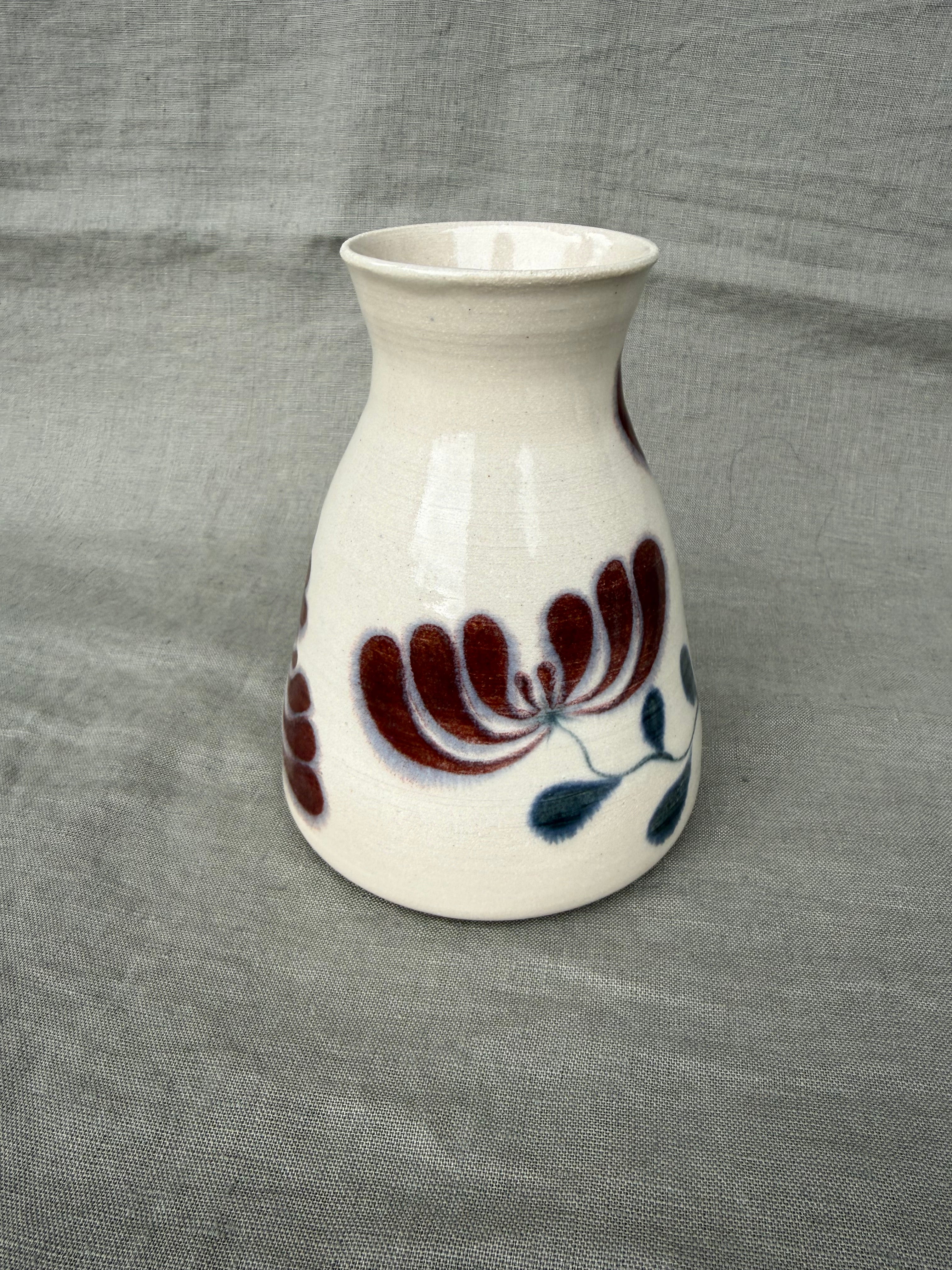 Honeysuckle Vase Medium in Merlot