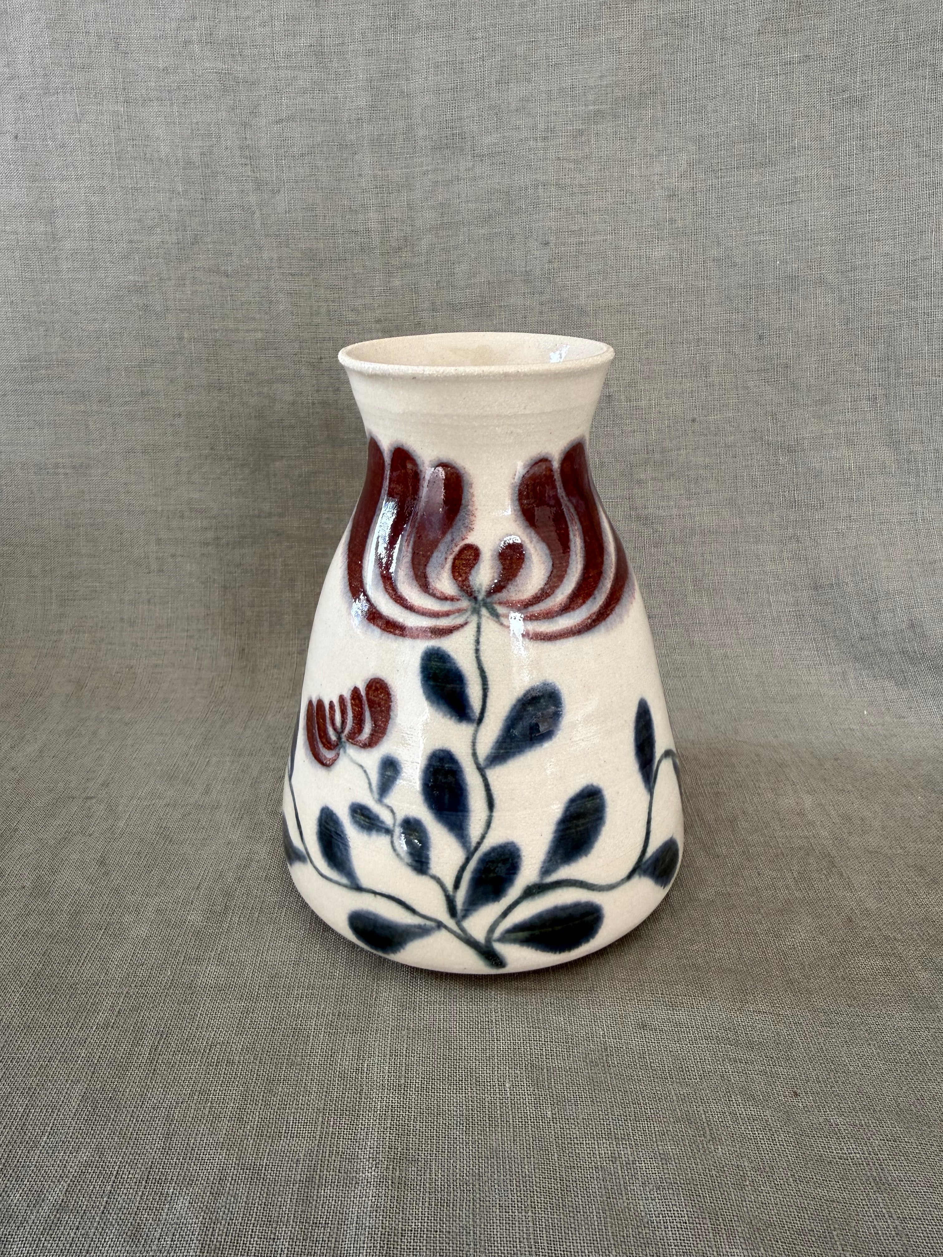 Honeysuckle Vase Medium in Merlot